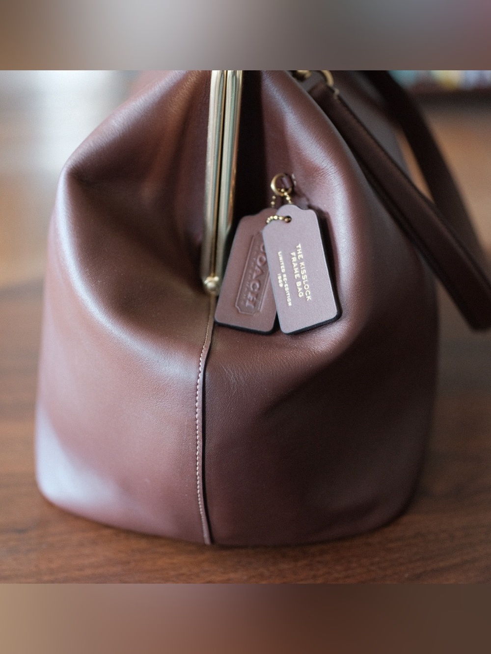 Coach XLarge Brown Leather Kiss-Lock Clutch with Gold Frame. NEVER CARRIED! - Picture 4 of 10